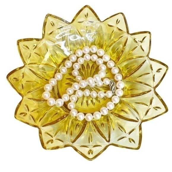 Yellow Amber Federal Glass Daisy Petal Pattern Sunflower Snack Cake Plates - Picture 4 of 7